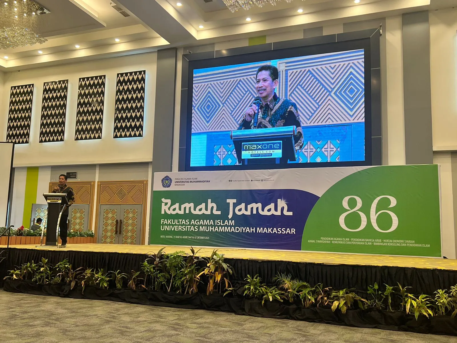 Ketua Pokjawas Kemenag Sulsel Ajak Wisudawan FAI Unismuh Jadi Sarjana Berintegritas