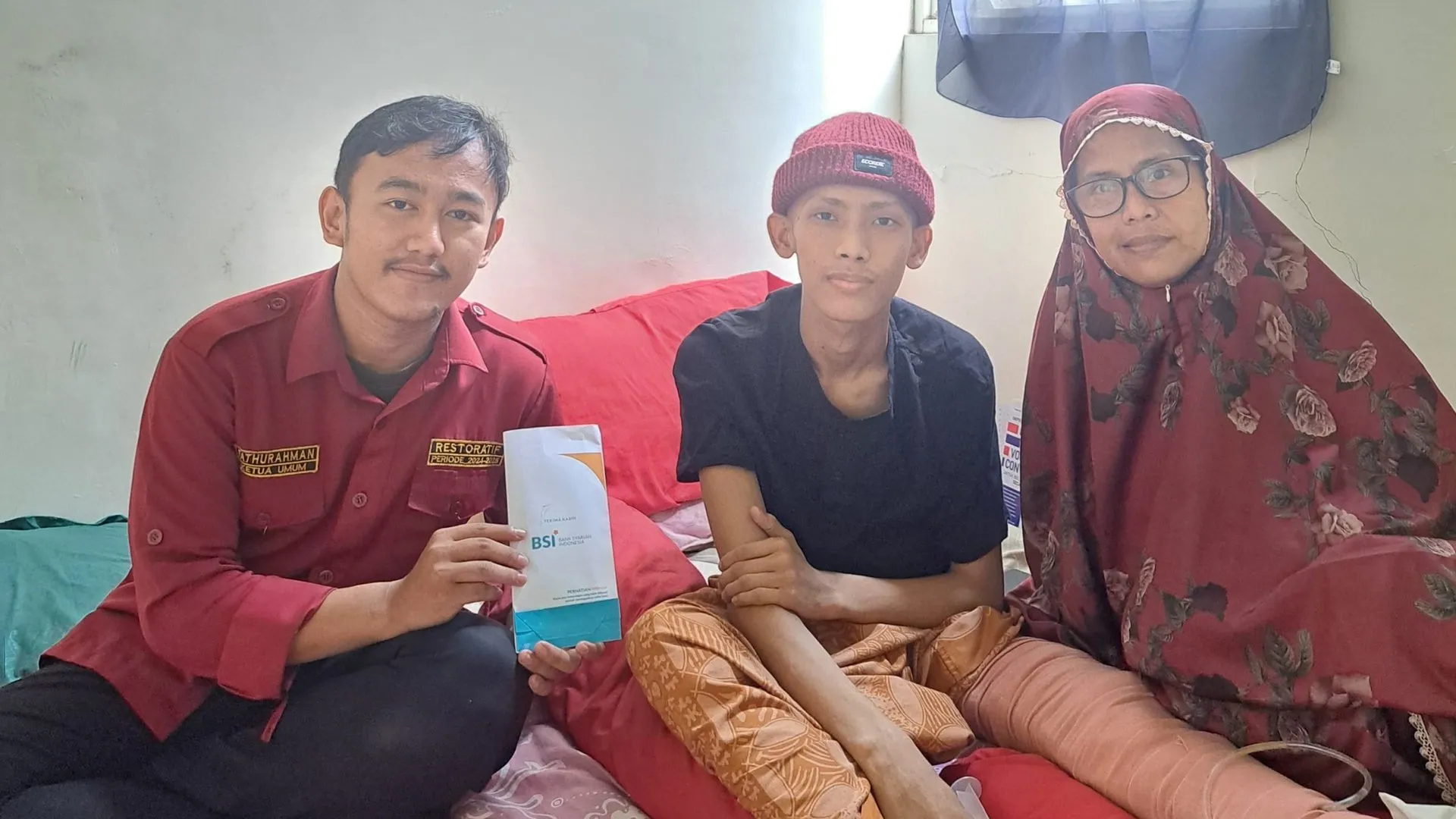 Serahkan Donasi kepada Mahasiswa, WD III FAI: Aksi Nyata FAI Peduli